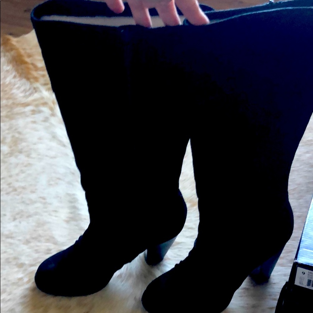 Beautiful EUC Seychelles Dublin Black Suede Boots